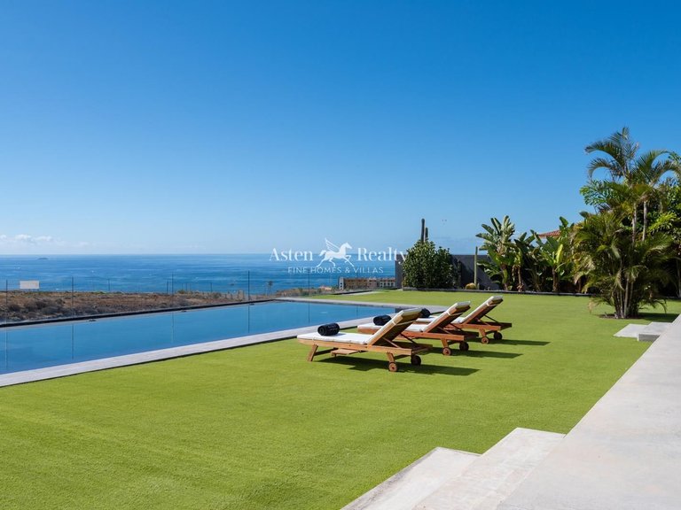 Villa for Sale in Playa Paraíso, Tenerife 2