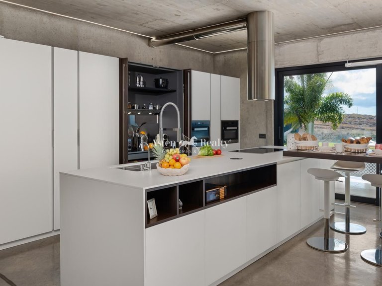 Villa for Sale in Playa Paraíso, Tenerife 13