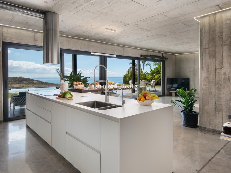 Villa for Sale in Playa Paraíso, Tenerife 14