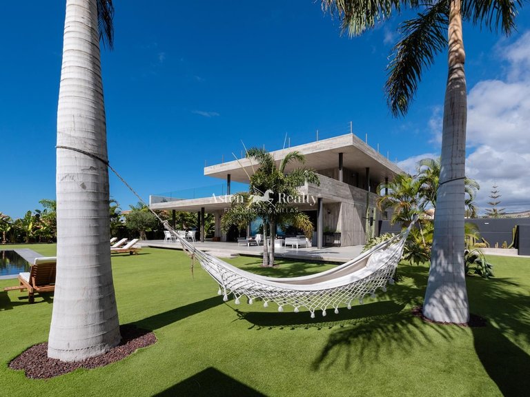 Villa for Sale in Playa Paraíso, Tenerife 3