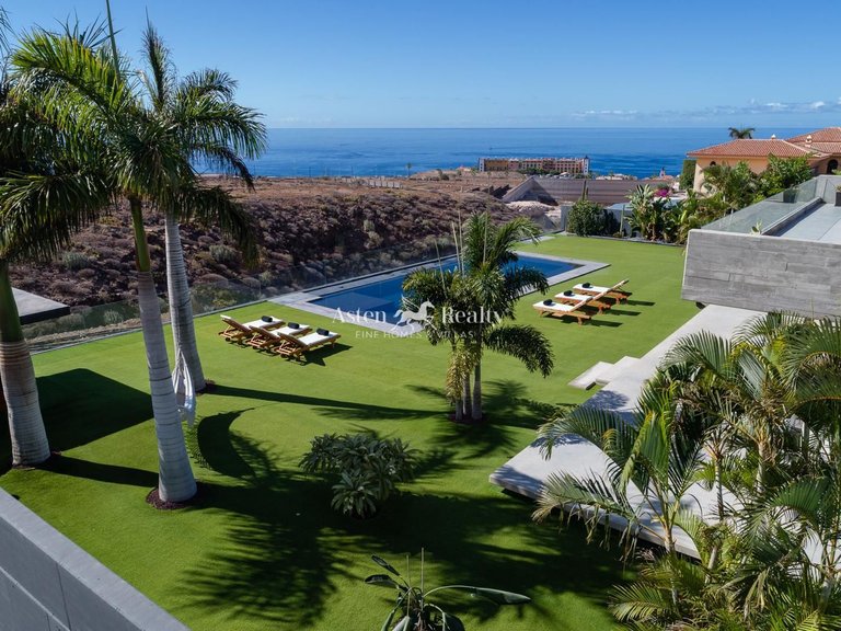 Villa for Sale in Playa Paraíso, Tenerife 5