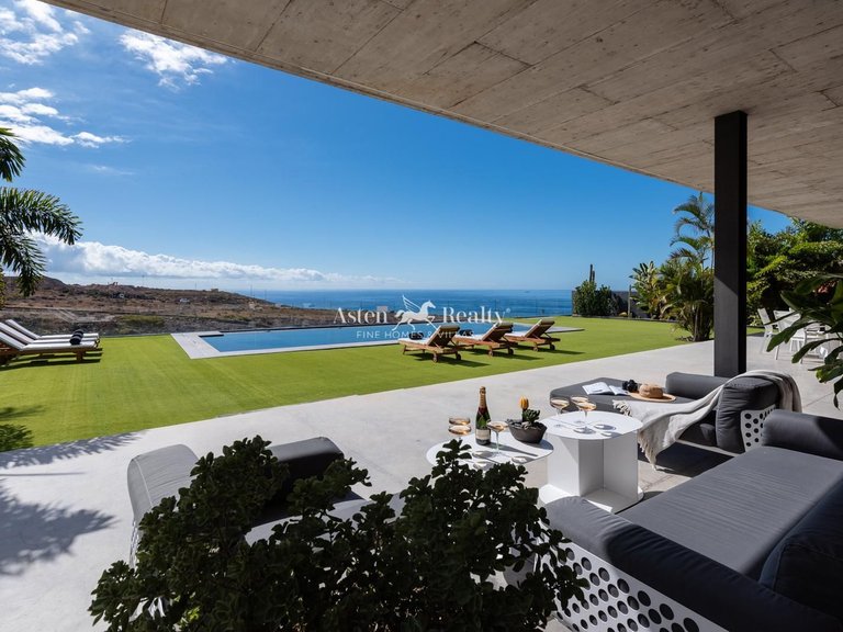 Villa for Sale in Playa Paraíso, Tenerife 6