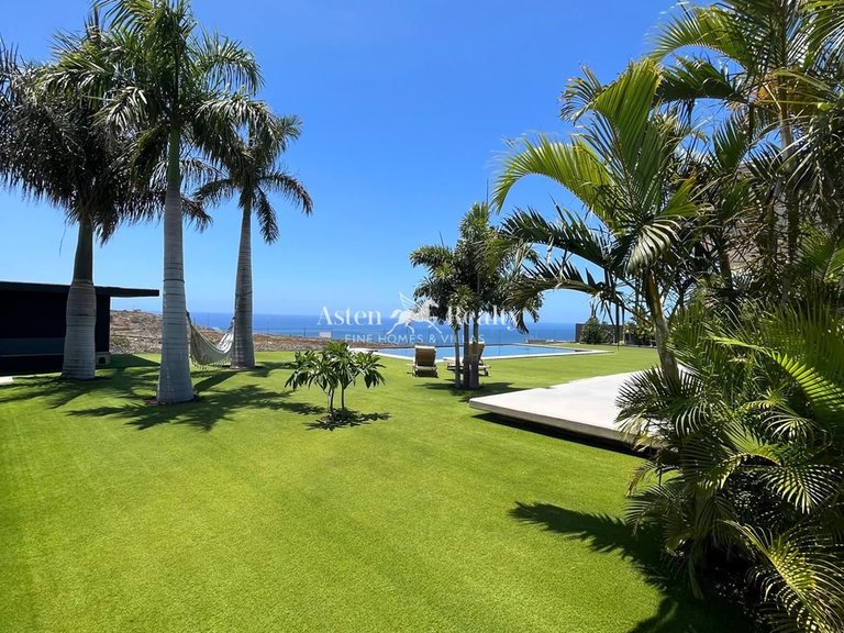 Villa for Sale in Playa Paraíso, Tenerife 7