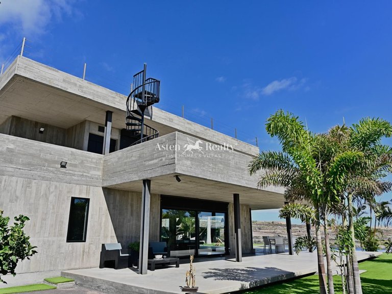 Villa for Sale in Playa Paraíso, Tenerife 10