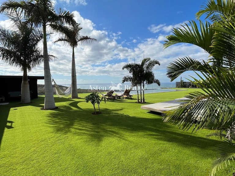 Villa for Sale in Playa Paraíso, Tenerife 8