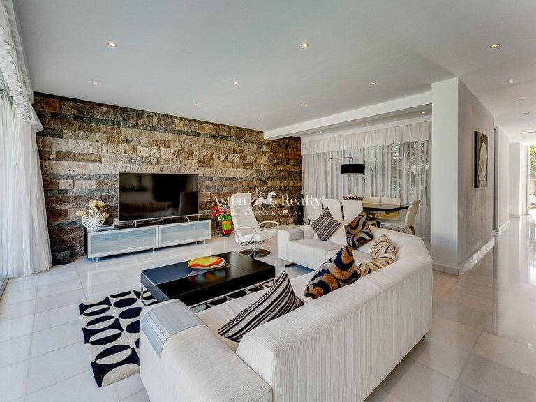 Villa for Sale in Playa Del Duque, Tenerife 18