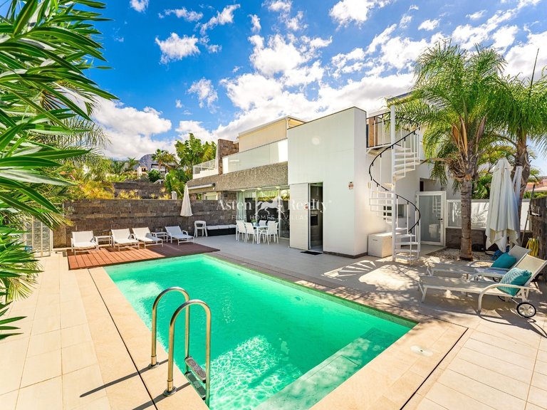 Villa for Sale in Playa Del Duque, Tenerife 3