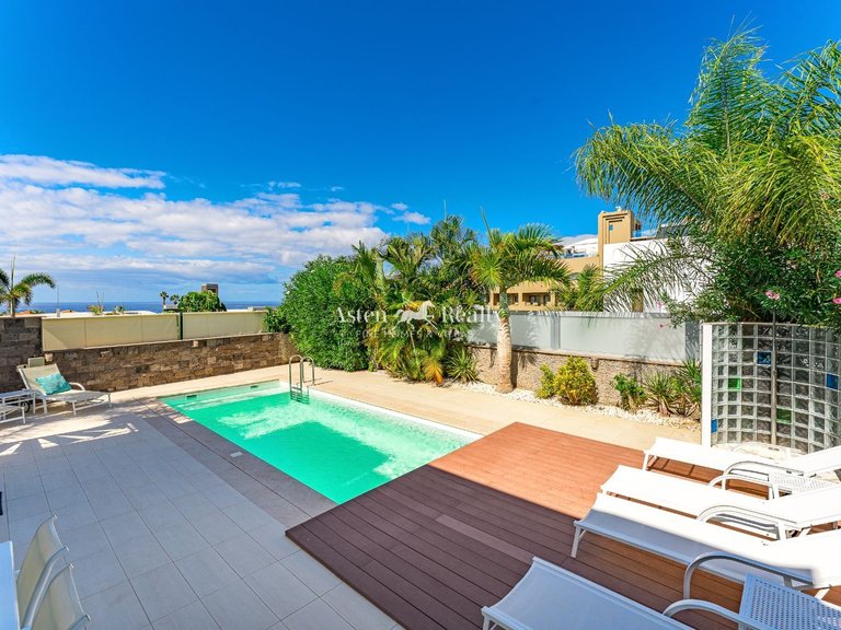 Villa for Sale in Playa Del Duque, Tenerife 8