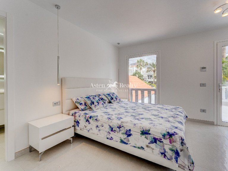 Town House for Sale in Torviscas Bajo, Tenerife 28