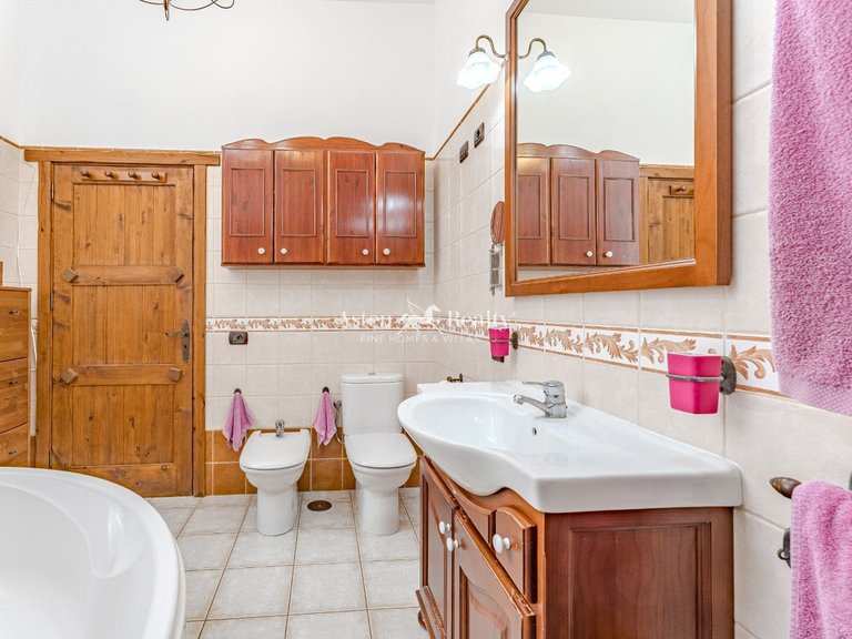 Villa for Sale in Las Galletas, Tenerife 16