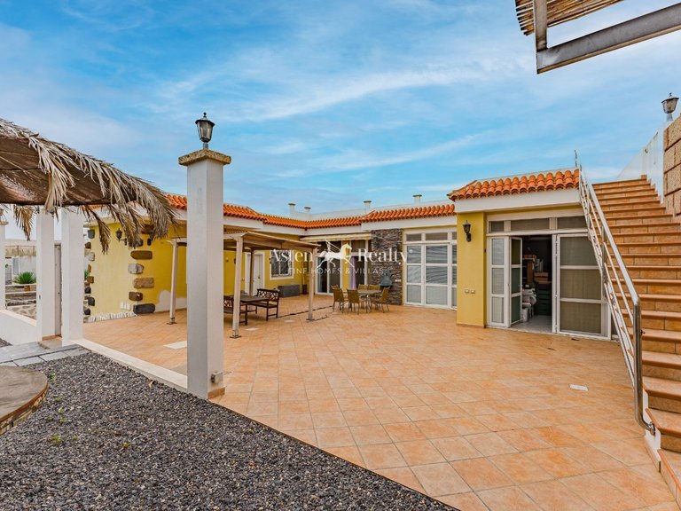 Villa for Sale in Las Galletas, Tenerife 1