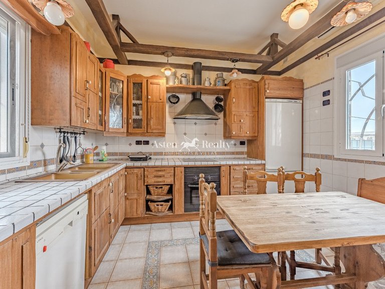 Villa for Sale in Las Galletas, Tenerife 6