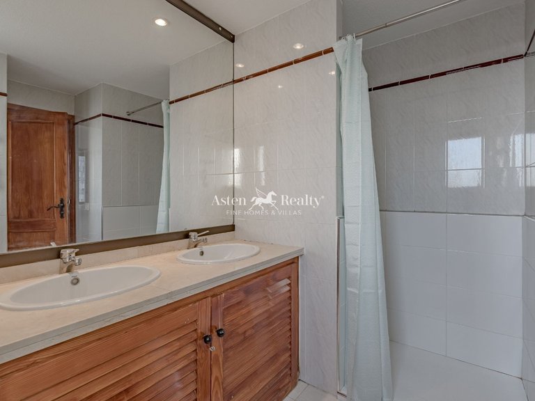 Apartment for Sale in Playa Paraíso, Tenerife 5