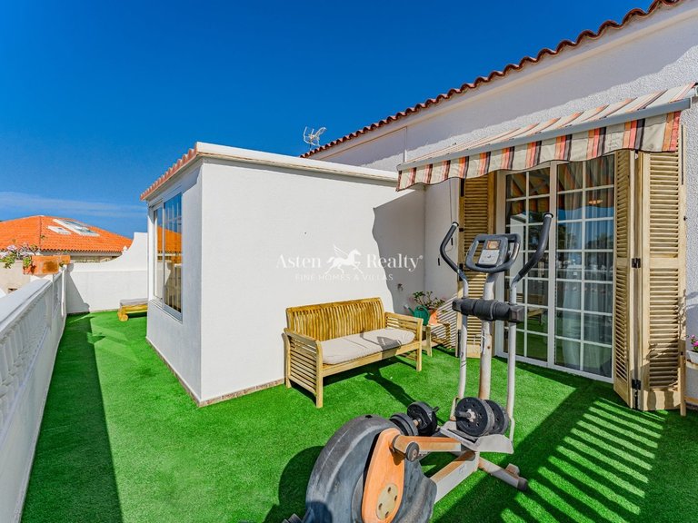 Villa for Sale in San Eugenio Alto, Tenerife 3