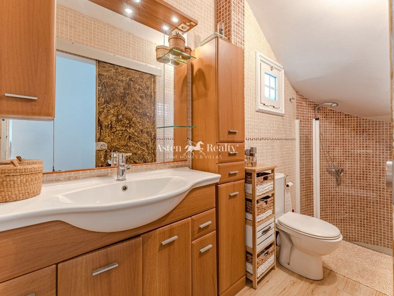 Villa for Sale in San Eugenio Alto, Tenerife 14