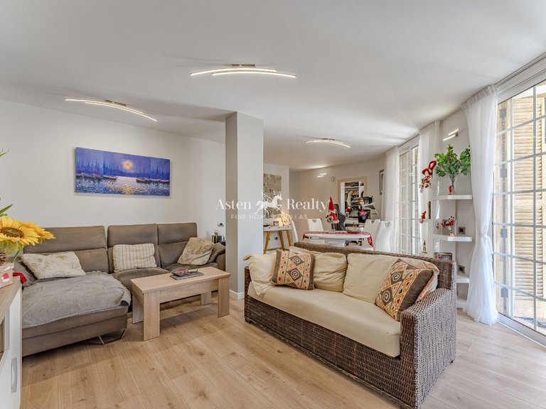 Villa for Sale in San Eugenio Alto, Tenerife 18