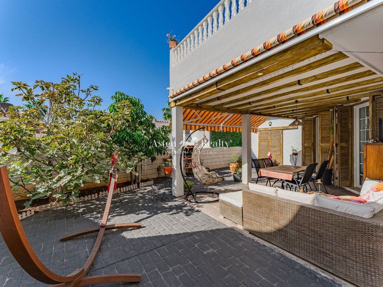 Villa for Sale in San Eugenio Alto, Tenerife 24