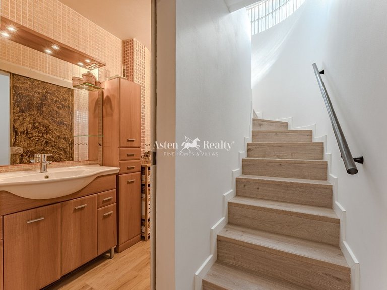 Villa for Sale in San Eugenio Alto, Tenerife 13