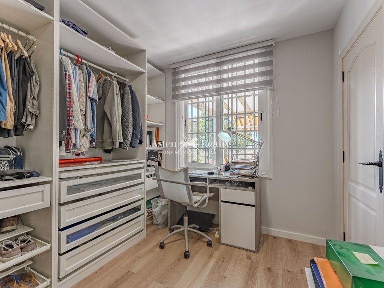 Villa for Sale in San Eugenio Alto, Tenerife 21