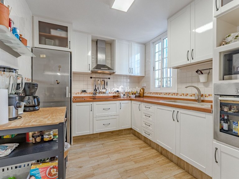 Villa for Sale in San Eugenio Alto, Tenerife 19