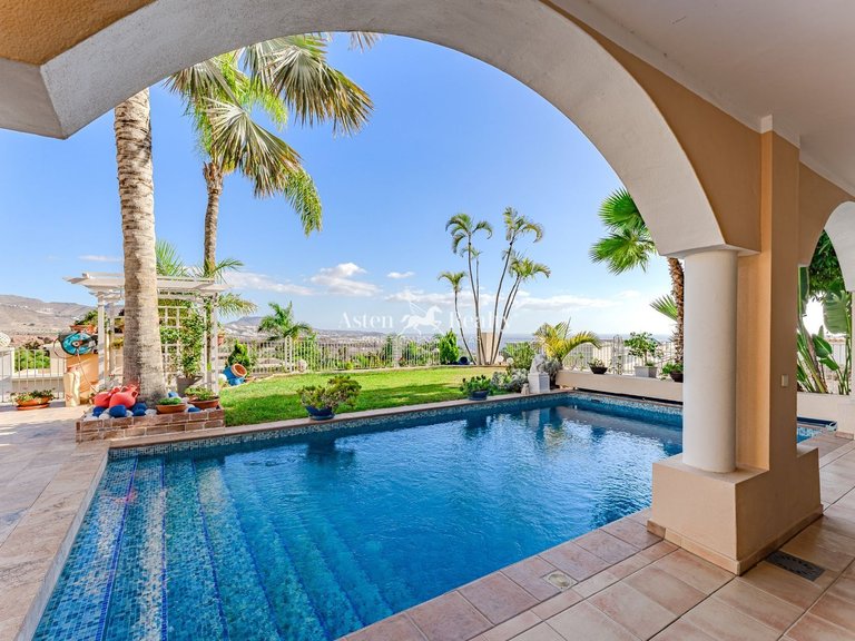 Villa for Sale in La Caleta, Tenerife 3