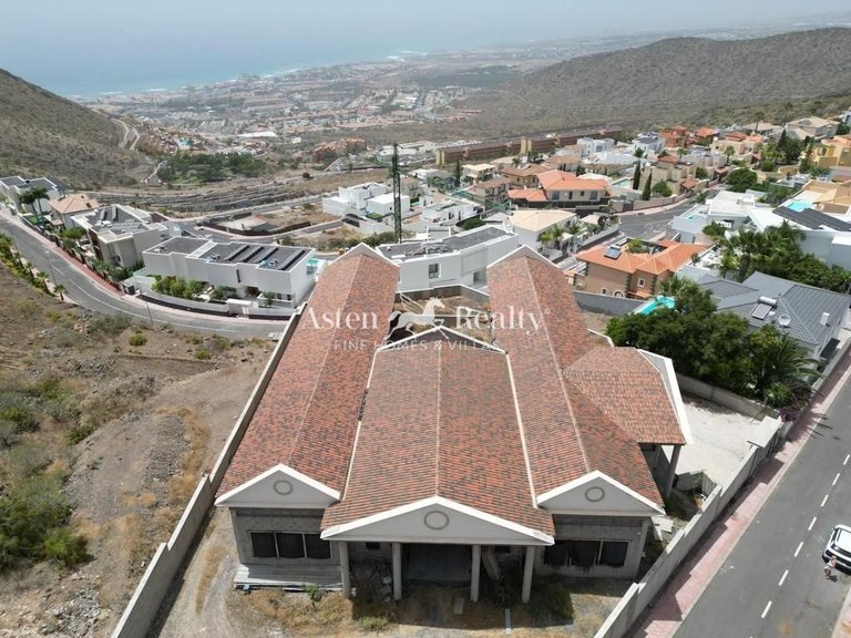 Villa for Sale in Torviscas Alto, Tenerife 1