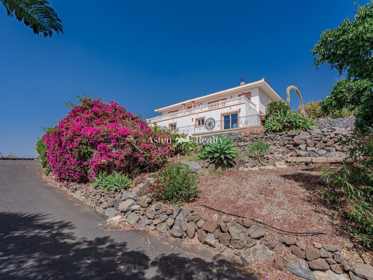 Villa for Sale in Adeje, Tenerife 1