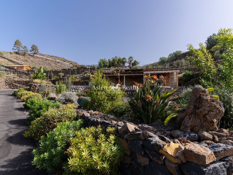 Villa for Sale in Guia De Isora, Tenerife 1