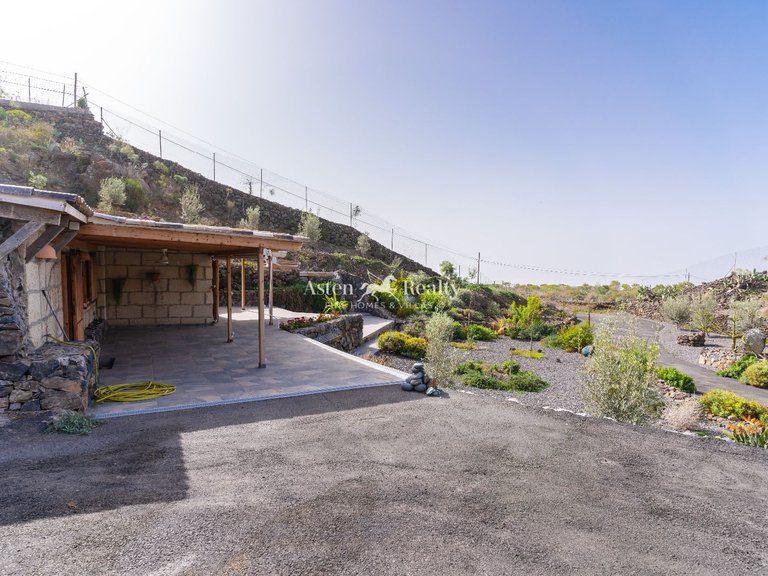Villa for Sale in Guia De Isora, Tenerife 3