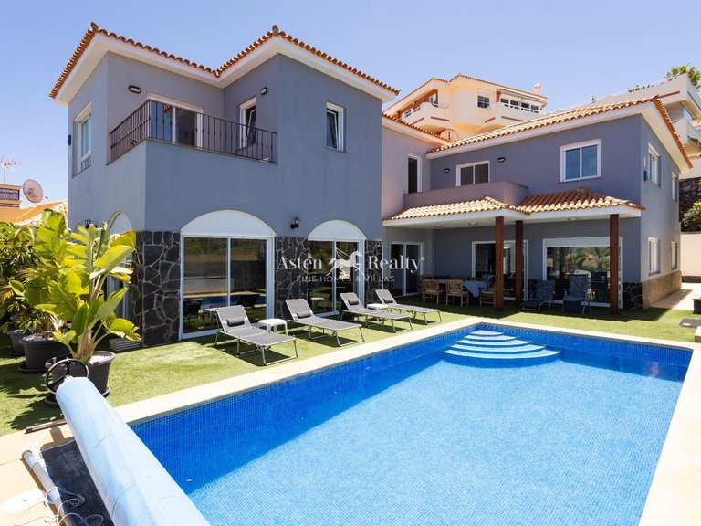 Villa for Sale in Puerto De La Cruz, Tenerife 3