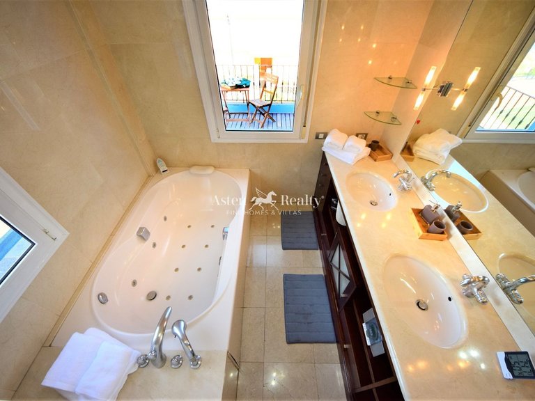Villa for Sale in Puerto De La Cruz, Tenerife 28