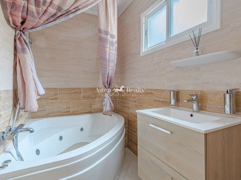 Villa for Sale in Torviscas Alto, Tenerife 17