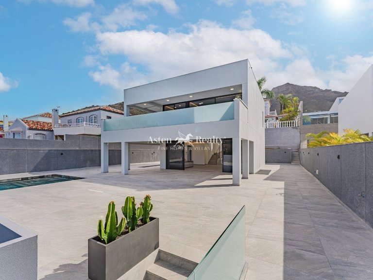 Villa for Sale in Torviscas Alto, Tenerife 2