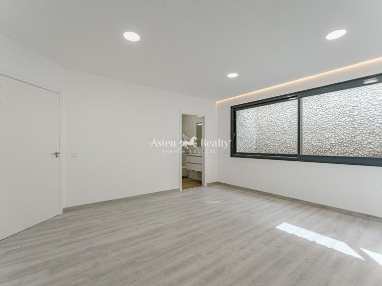 Villa for Sale in Torviscas Alto, Tenerife 29