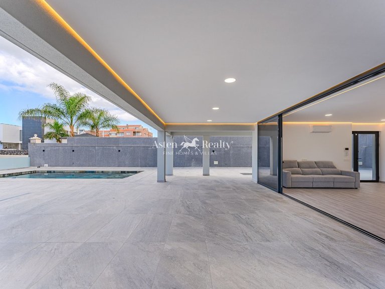 Villa for Sale in Torviscas Alto, Tenerife 5