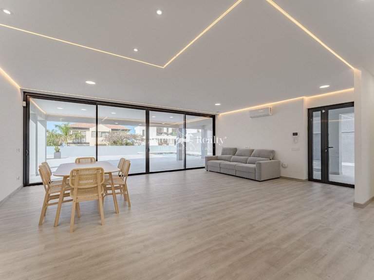 Villa for Sale in Torviscas Alto, Tenerife 7