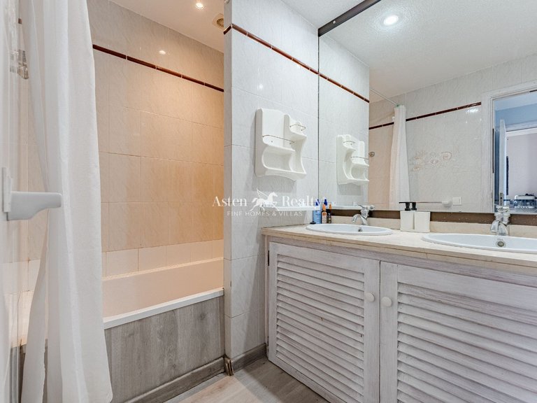 Apartment for Sale in Playa Paraíso, Tenerife 14