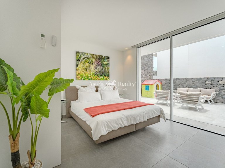 Villa for Sale in Callao Salvaje, Tenerife 14