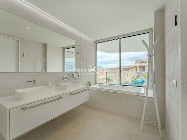 Villa for Sale in Callao Salvaje, Tenerife 30