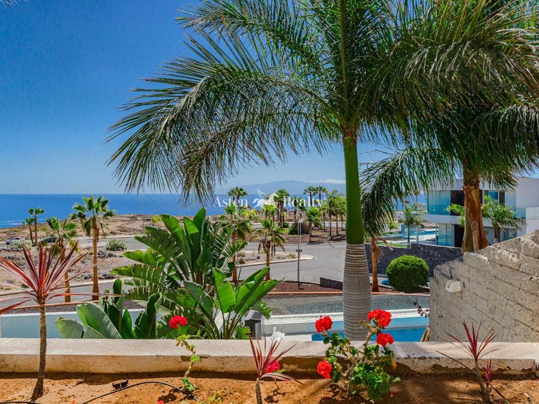 Villa for Sale in La Caleta, Tenerife 2