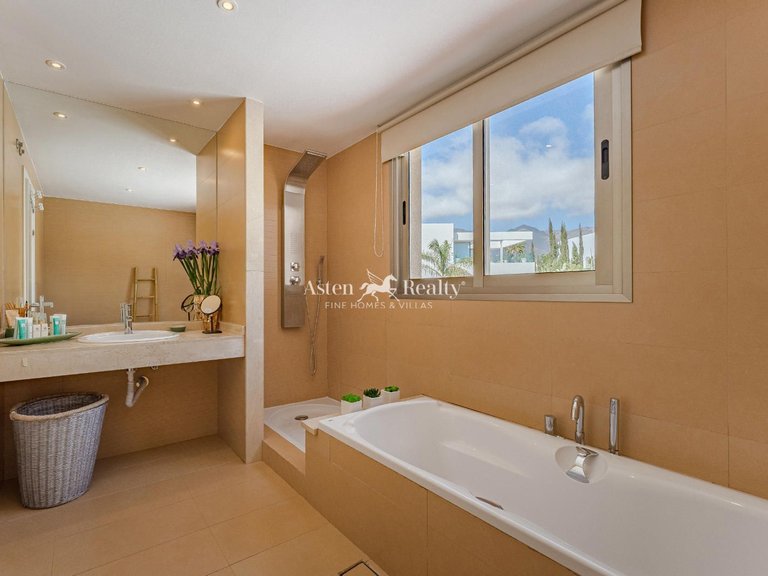 Villa for Sale in La Caleta, Tenerife 8