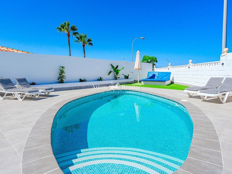 Villa for Sale in Callao Salvaje, Tenerife 1