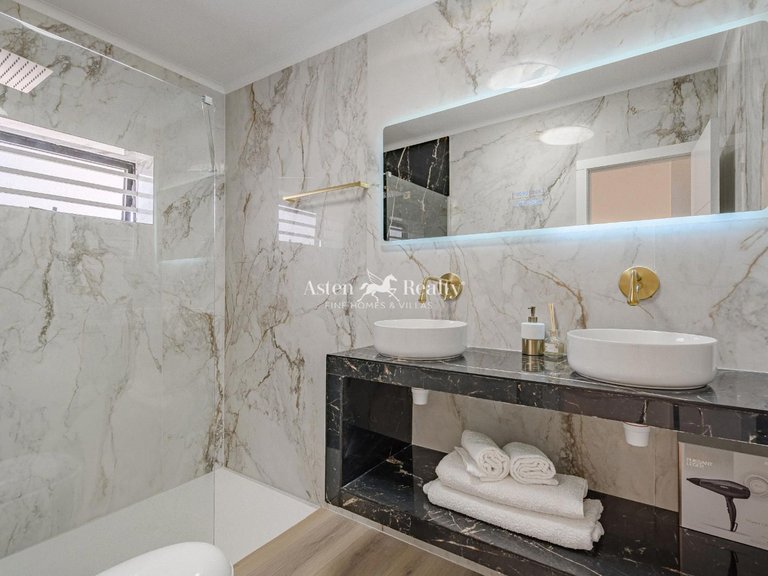 Town House for Sale in San Eugenio Alto, Tenerife 13