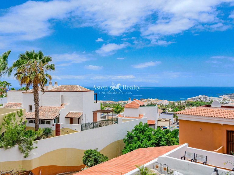 Town House for Sale in San Eugenio Alto, Tenerife 18