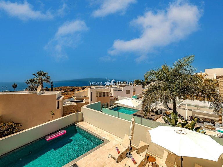 Villa for Sale in La Caleta, Tenerife 3