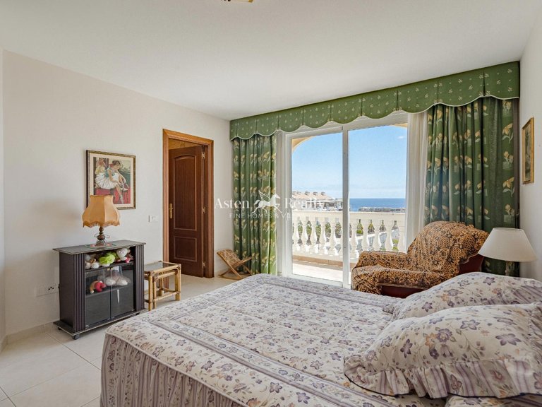 Apartment for Sale in Playa De Los Cristianos, Tenerife 21