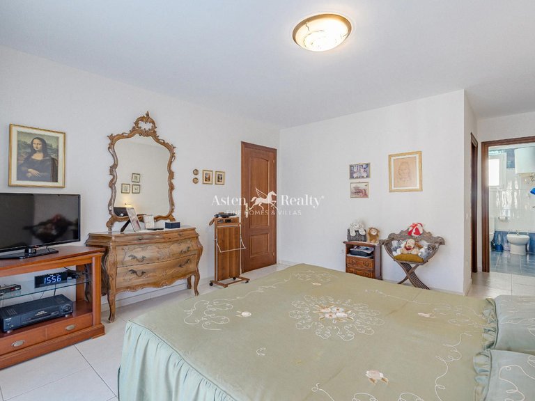 Apartment for Sale in Playa De Los Cristianos, Tenerife 11