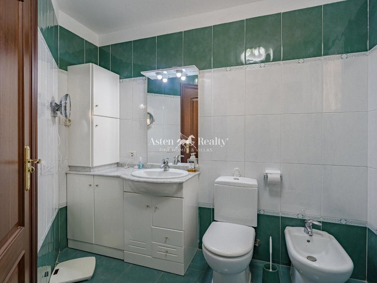 Apartment for Sale in Playa De Los Cristianos, Tenerife 9
