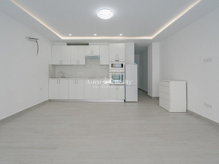 Apartment for Sale in Playa De Los Cristianos, Tenerife 4