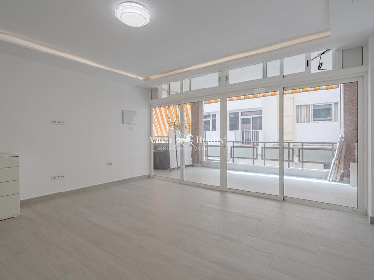 Apartment for Sale in Playa De Los Cristianos, Tenerife 5